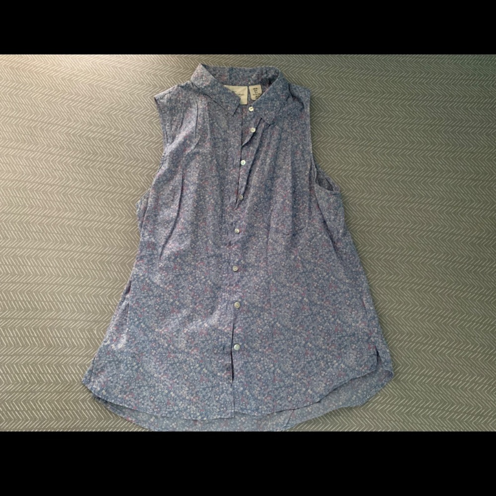 H&M Floral Sleeveless Button Down Blouse